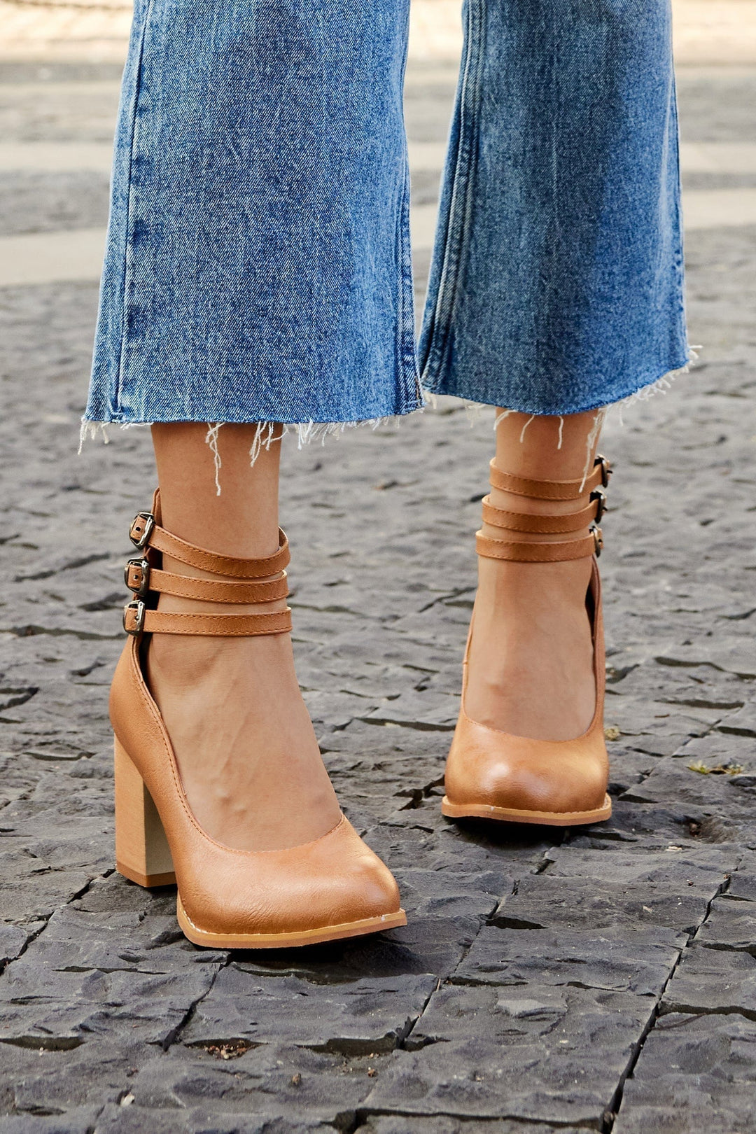 Sapatos de Salto com Fivela Tripla Jadara