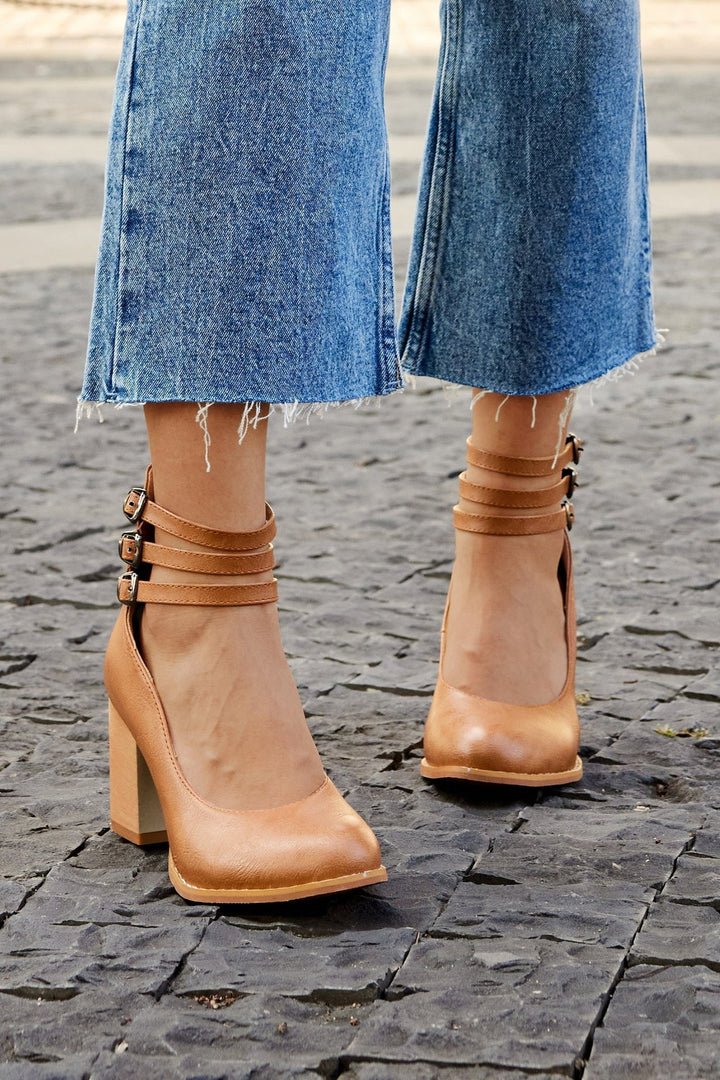 Sapatos de Salto com Fivela Tripla Jadara