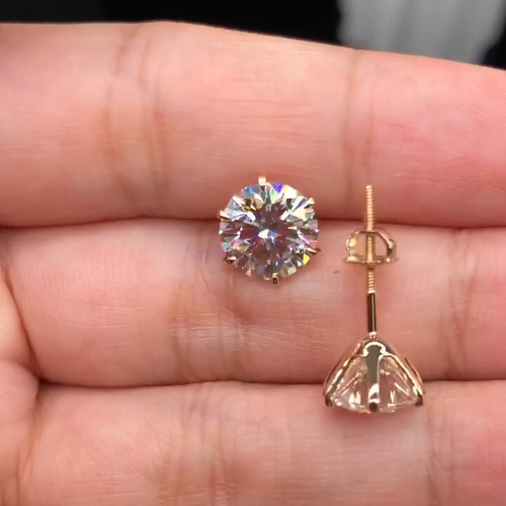 Brincos Elegantes Tera em Ouro