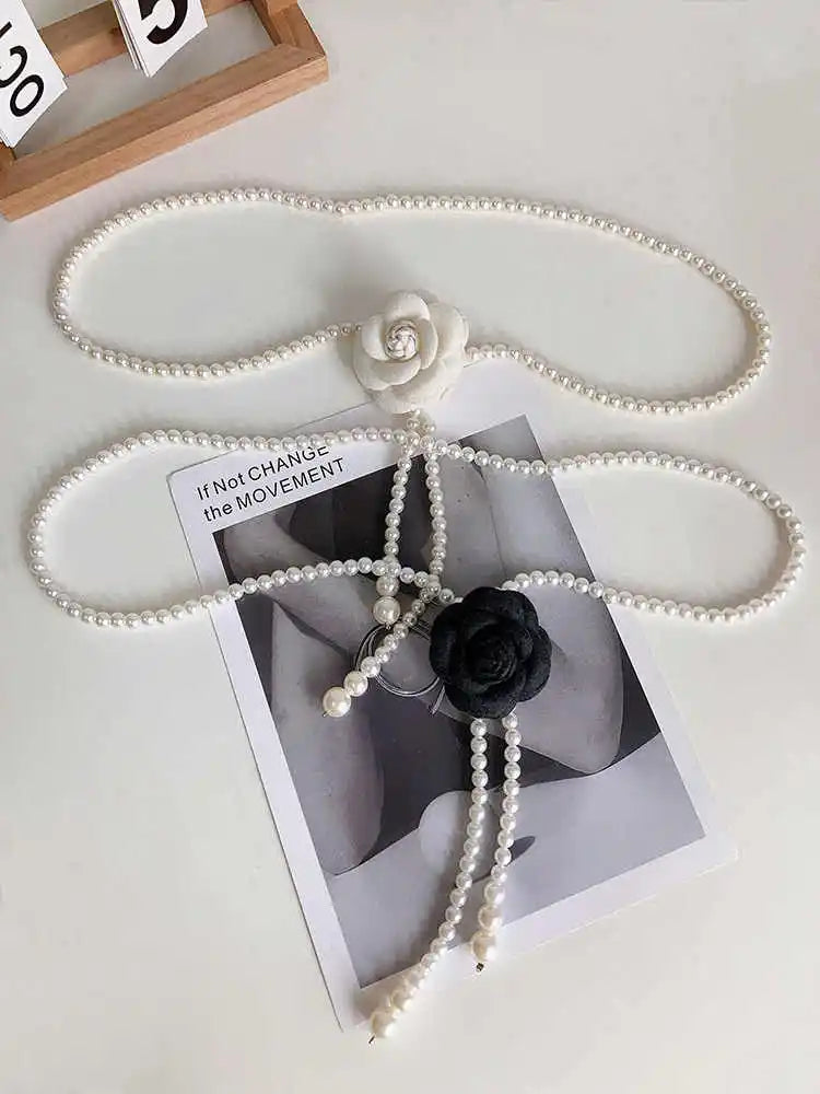 Cinto elegante com pérolas