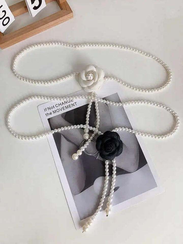 Cinto elegante com pérolas