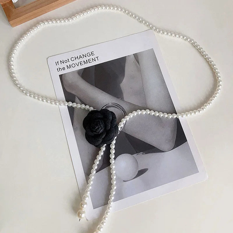 Cinto elegante com pérolas