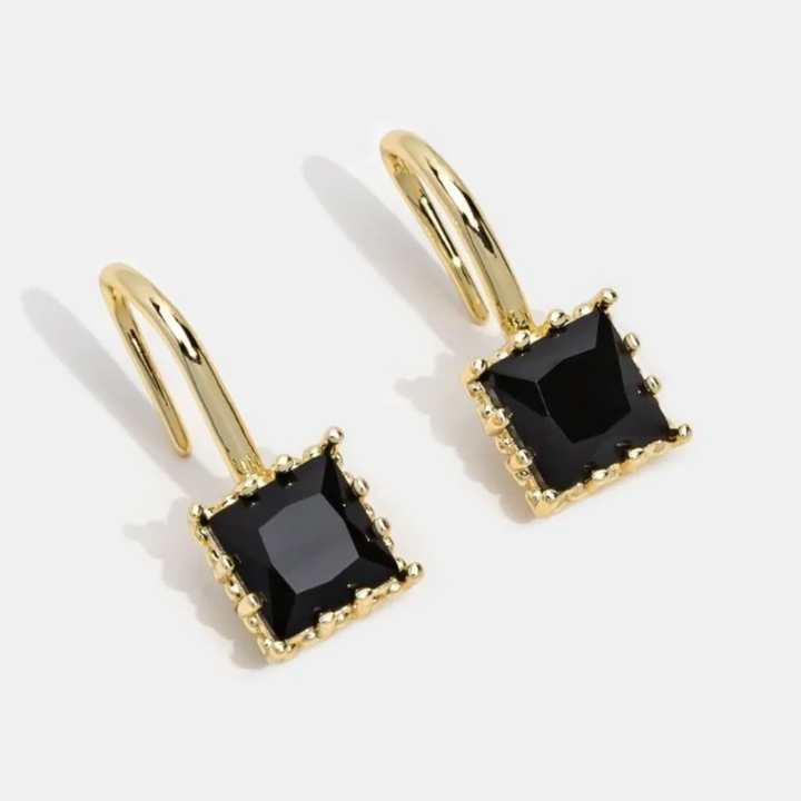 BRINCO PENDENTE DE CRISTAL PRETO PIPER