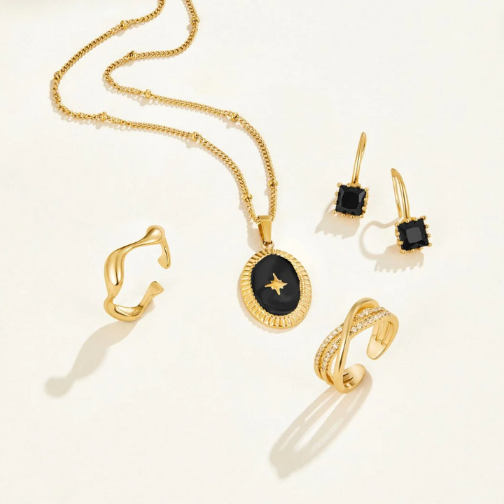 BRINCO PENDENTE DE CRISTAL PRETO PIPER