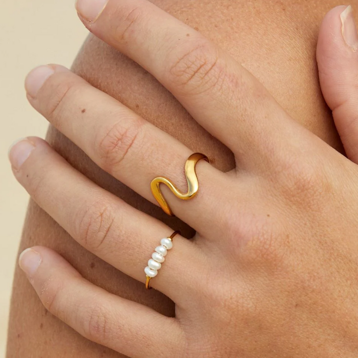 ANEL DE Onda DOURADA DESLUMBRANTE