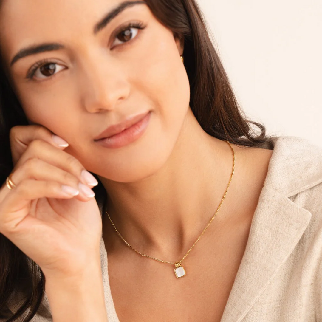 COLAR PENDENTE LUCIA CONCHA BRANCA