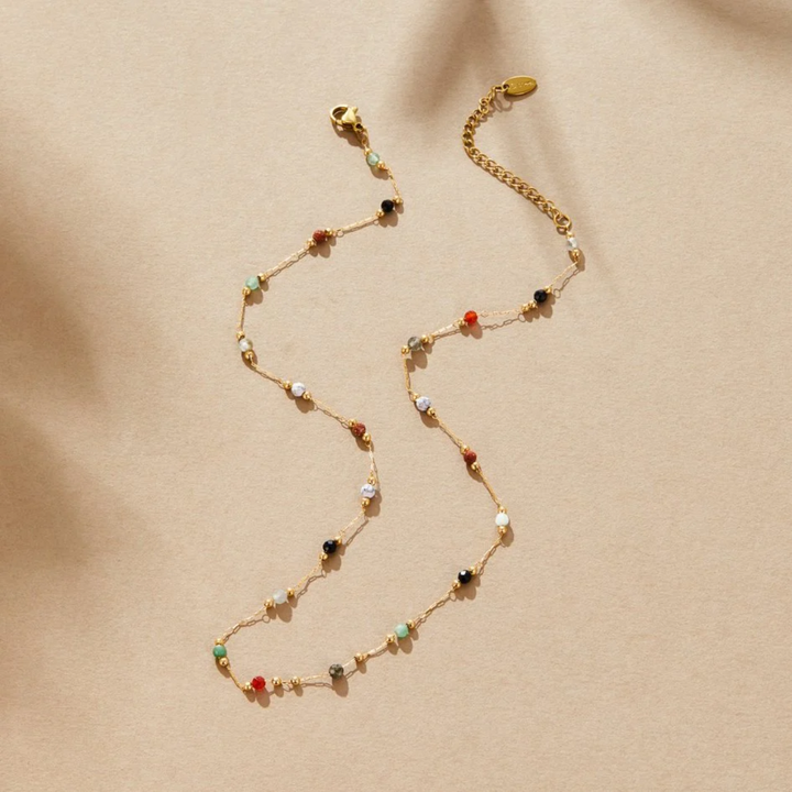 COLAR DE PEDRAS COM CONTAS LULU