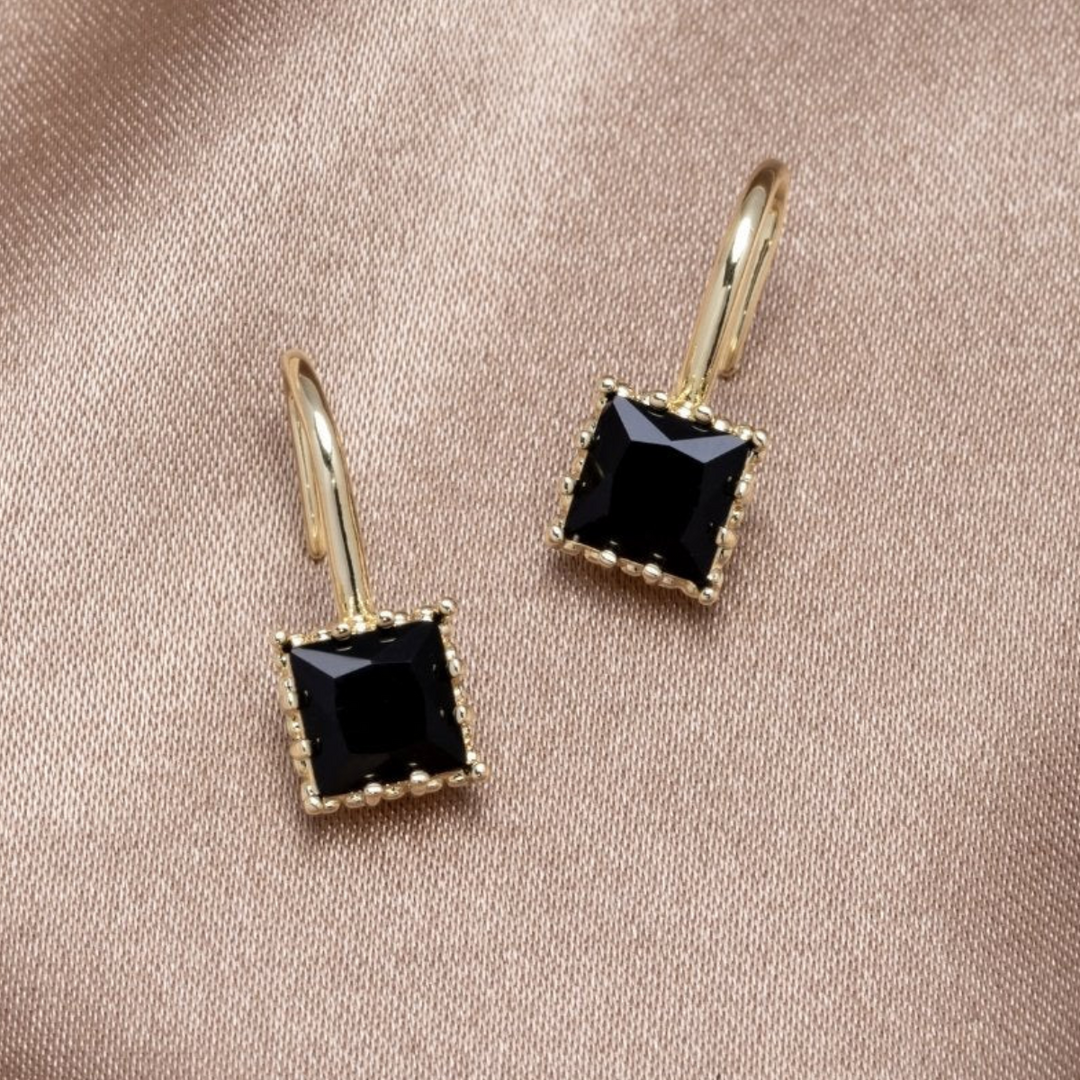 BRINCO PENDENTE DE CRISTAL PRETO PIPER