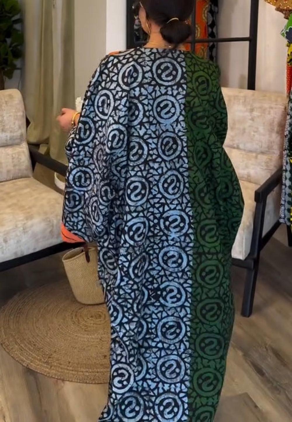 LIVARA™ | Vestido Chic com Painel de Cores